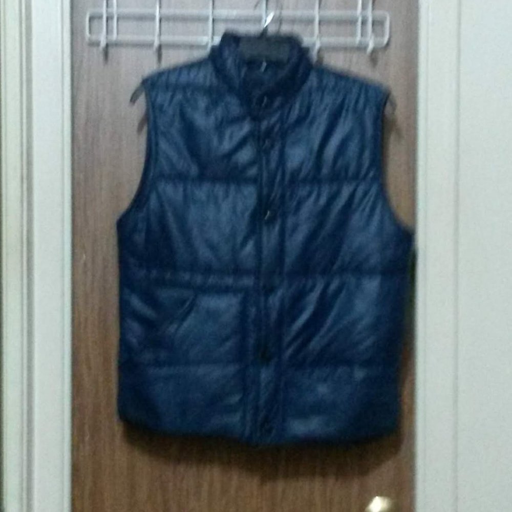 Puffed Vest With Snaps - Picture 12 of 16